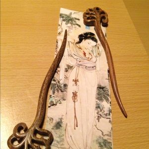 Ornamental Pair of Hair Keepers